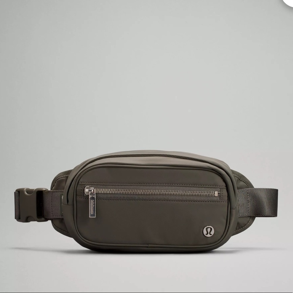 lululemon athletica Crossbody Bag in Olive